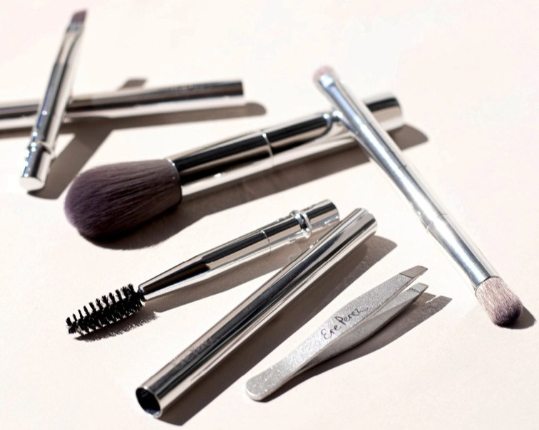 Cestovní sada kosmetických štětců