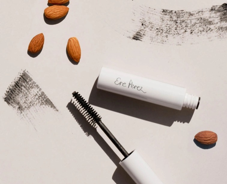 Řasenka s mandlovým olejem