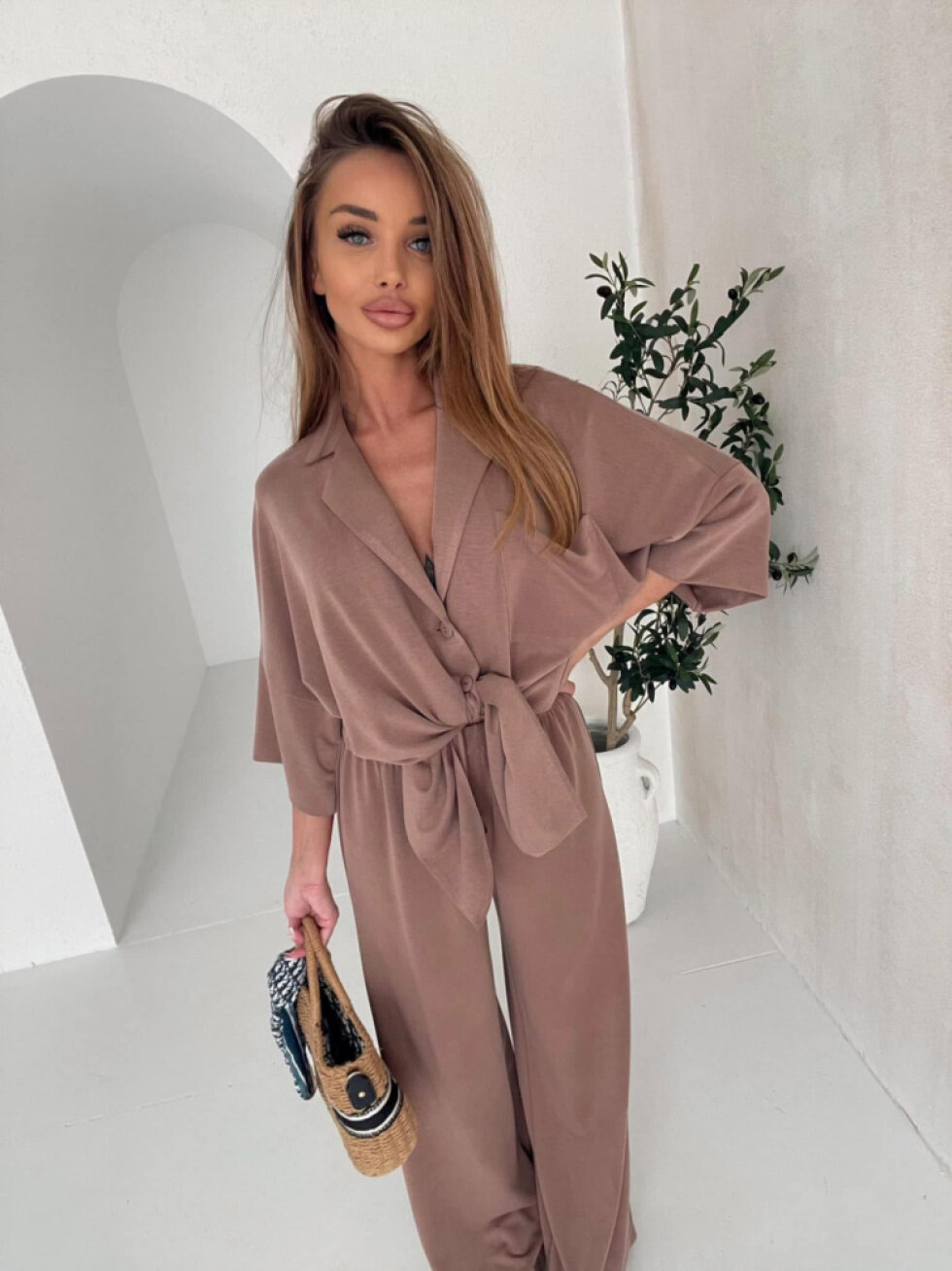 Hnědý kalhotový elegantní komplet TRYVEX s košilí