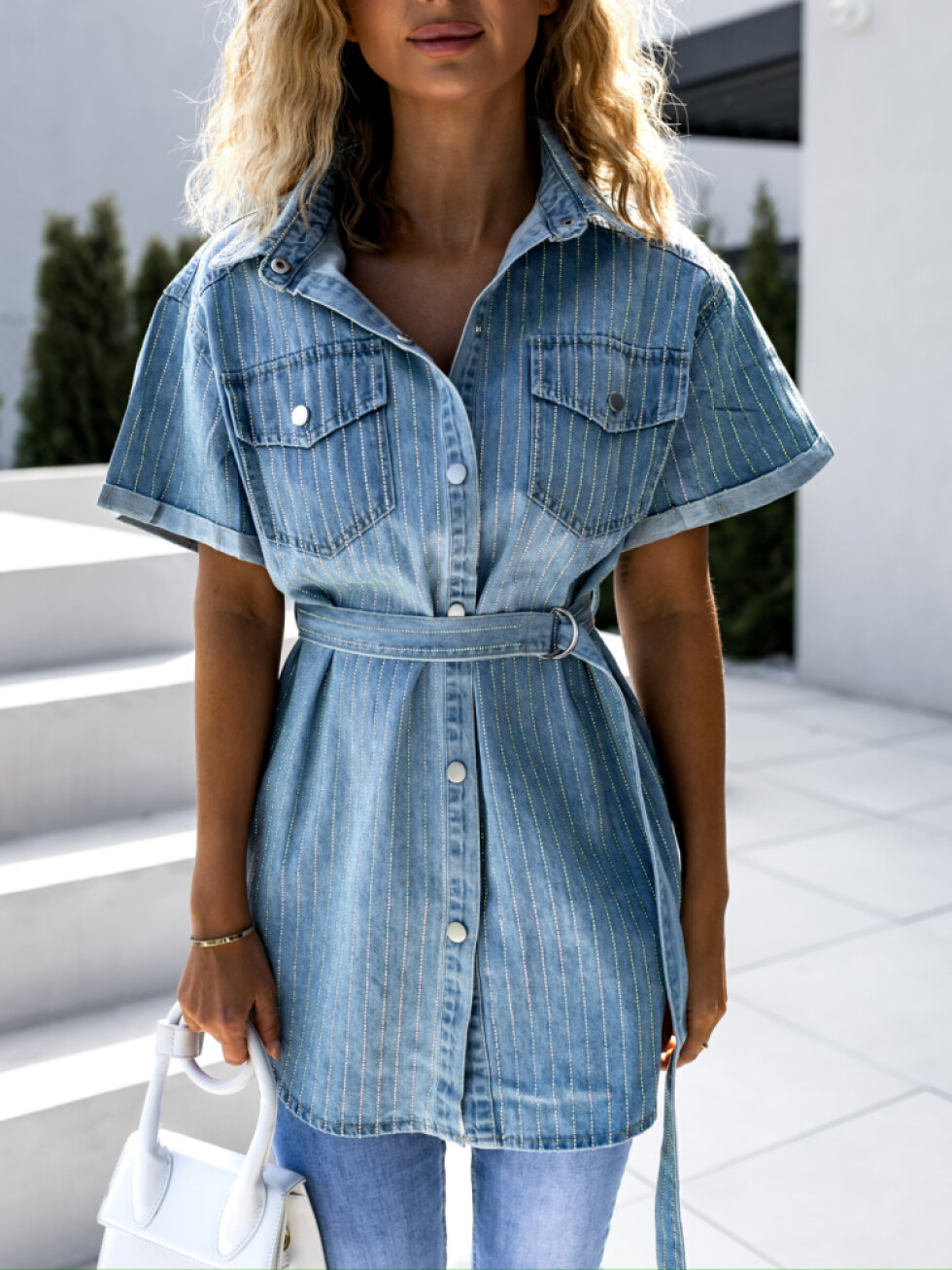 Modrá třpytivá džínová vesta MIRCEA s páskem