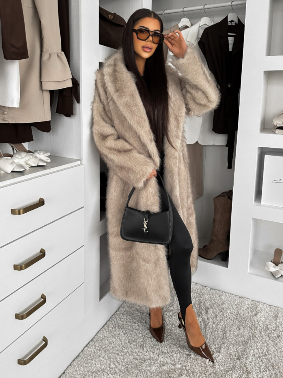 Béžový dlouhý faux fur kožešinový kabát SERALYN s páskem a límcem