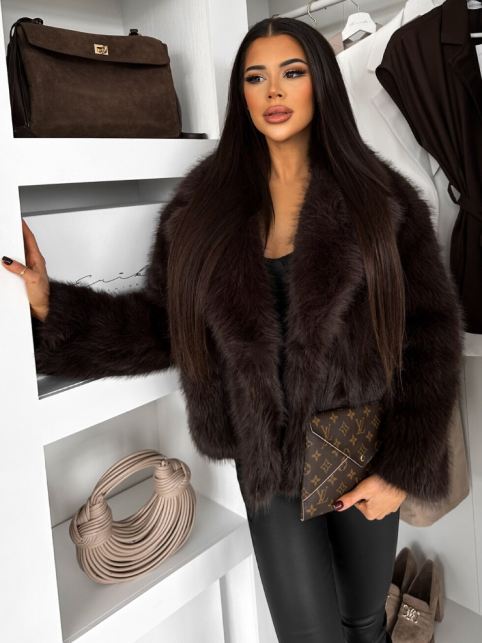 Tmavě hnědý faux fur huňatý kožešinový kabátek MORVEN