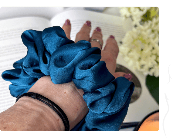 Bohatá scrunchie gumička Peithó - Petrolejová modrá