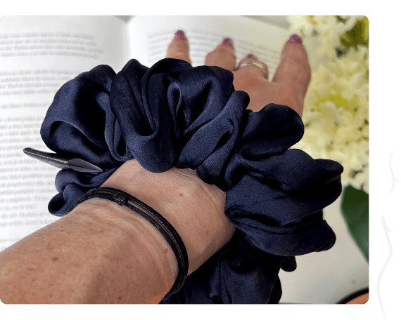 Bohatá scrunchie gumička Peithó - Tmavě modrá