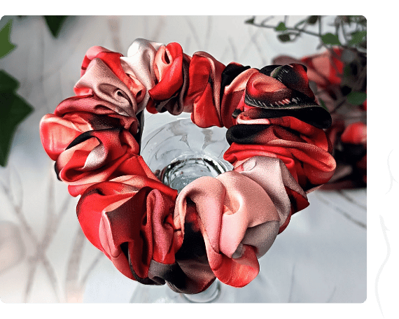 Střední scrunchie gumička - Máky za noci