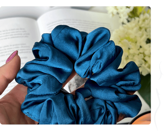 Bohatá scrunchie gumička Peithó - Petrolejová modrá