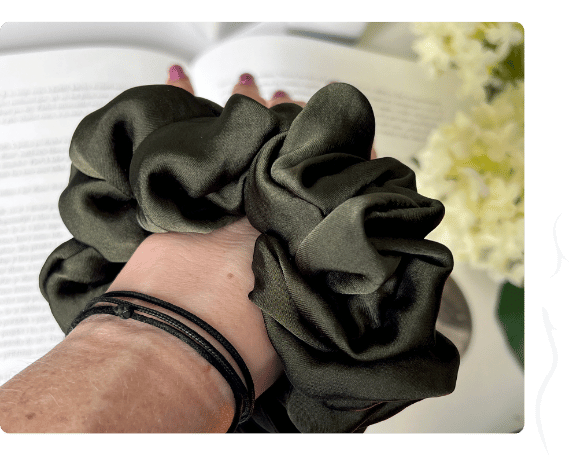 Bohatá scrunchie gumička Peithó - Khaki