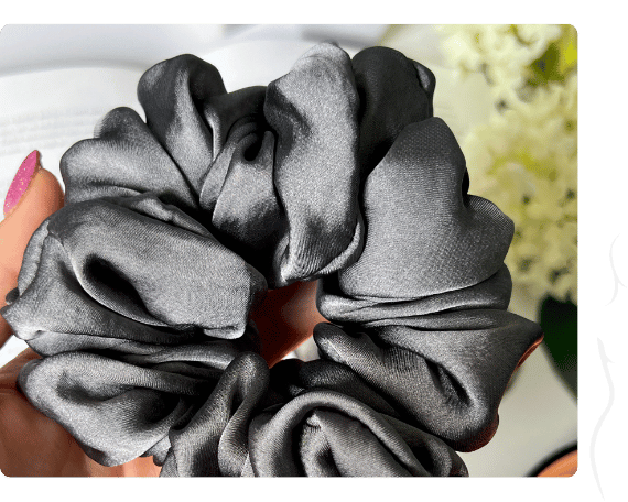 Bohatá scrunchie gumička Peithó - Antracitová