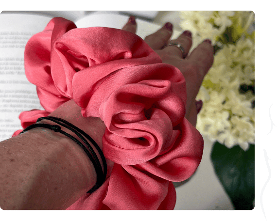 Bohatá scrunchie gumička Peithó - Lososová