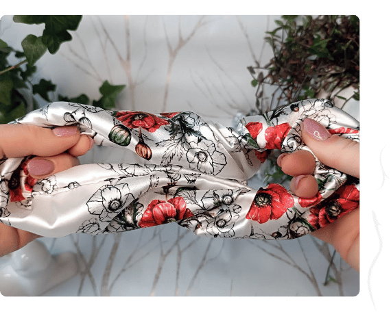Střední scrunchie gumička - Maková panenka
