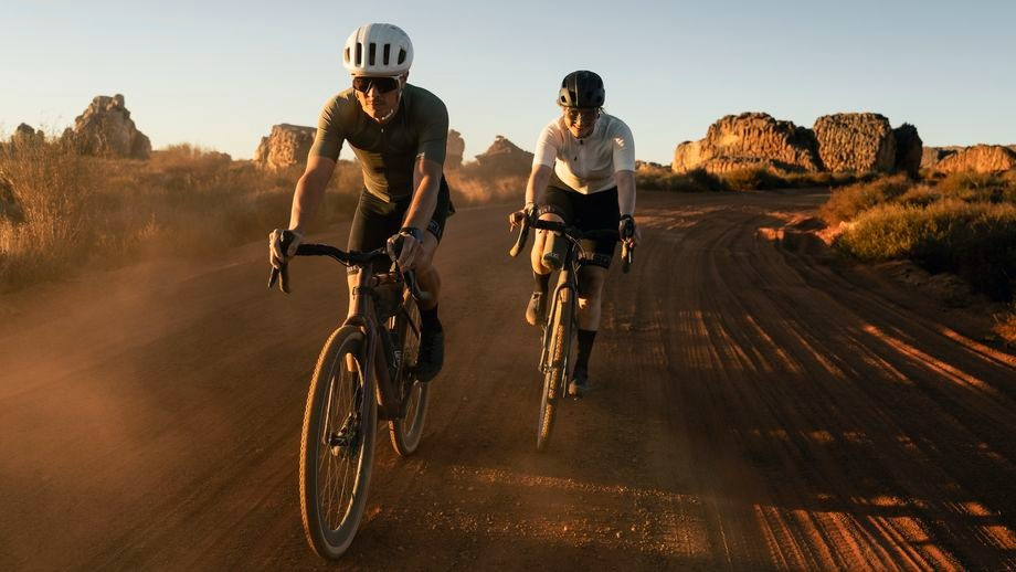 Sedlo 614 Ergowave active 2.1 Carbon (gravel)