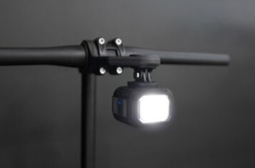 Přední světlo Moon Titan Mini 700 lumenů černé