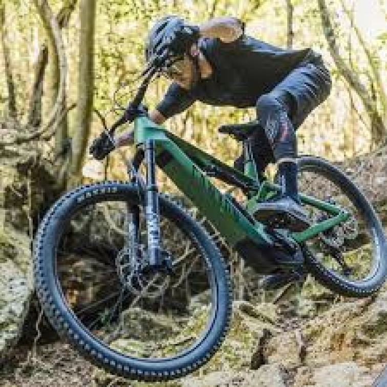 Jak vybrat horské elektrokolo? Kompletní průvodce pro jezdce, kteří chtějí vědět víc.