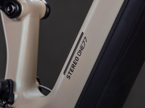 Elektrokolo Cube Stereo Hybrid ONE77 HPC SLX 800 g