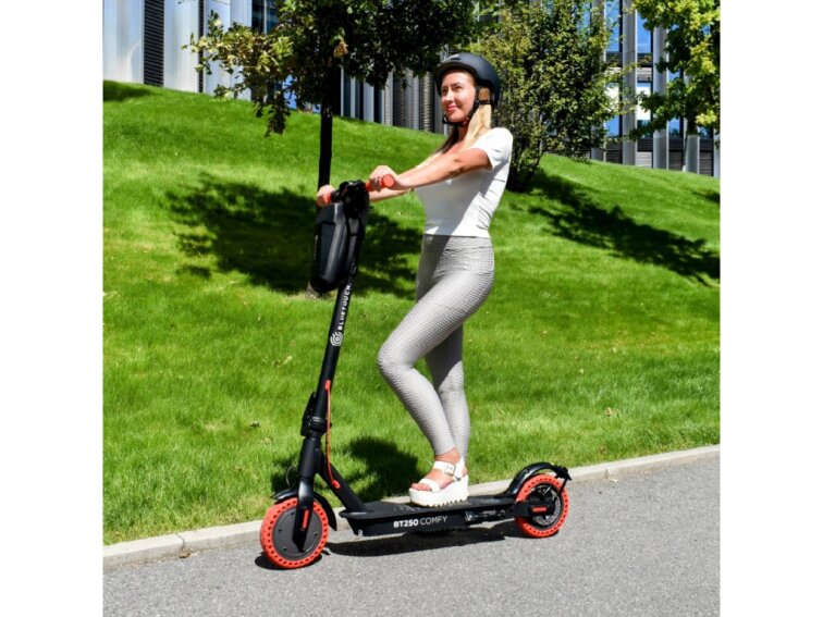 Elektrická koloběžka BLUETOUCH BT250 COMFY (Plná kola)