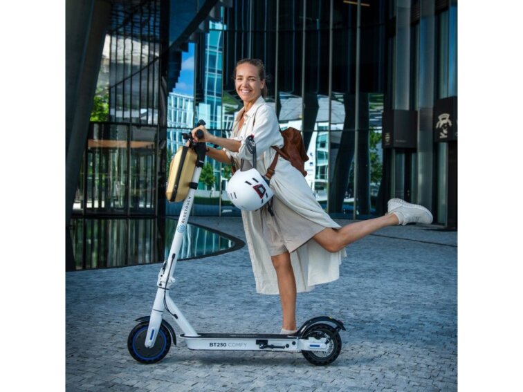 Elektrická koloběžka BLUETOUCH BT250 COMFY (Plná kola)