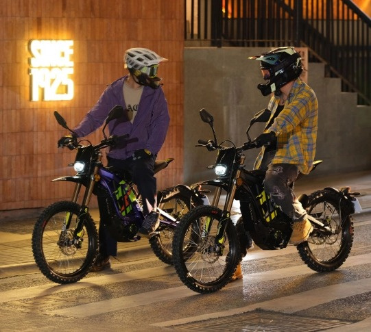 Sur Ron Light Bee L1e X COC - 8 kW, 75 km/h, 100 km dojezd