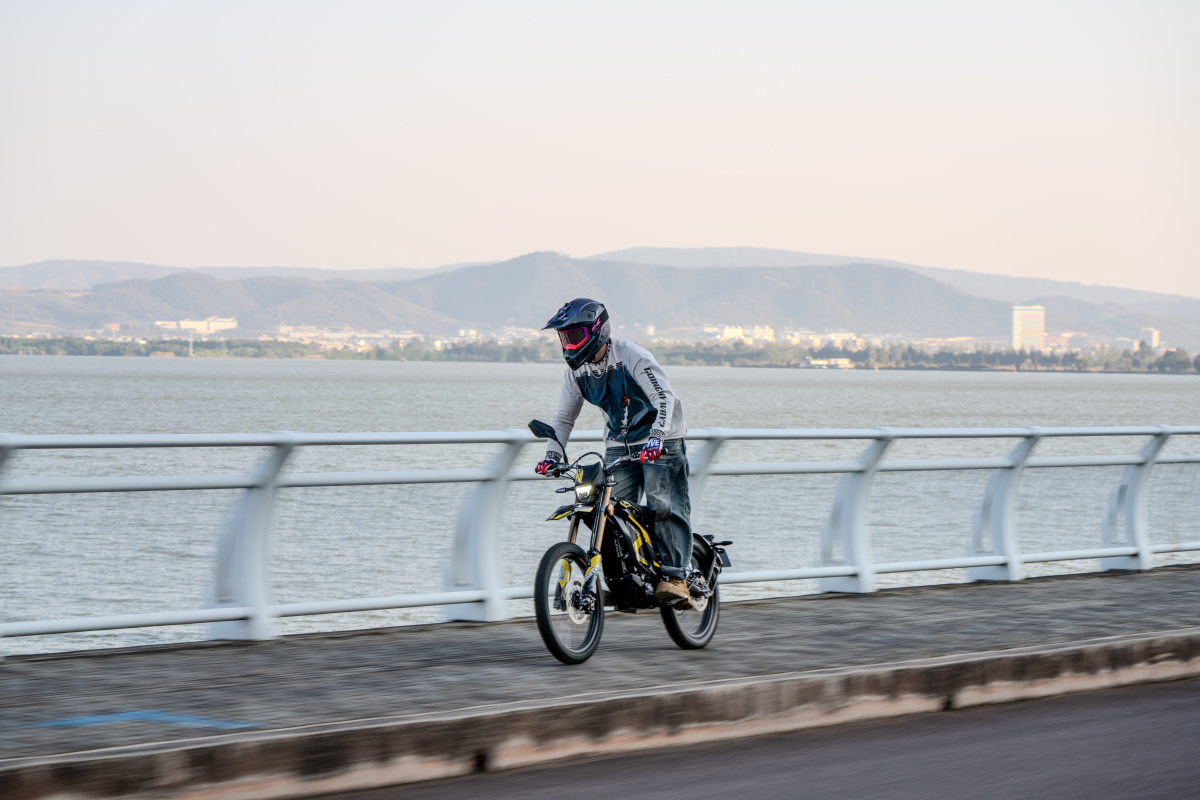 Elektrická motocykel Surron Light Bee 2 L3e (homologovaný)