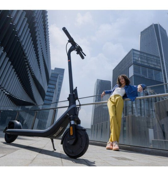 Elektrická koloběžka Ninebot eKickScooter E2 E II