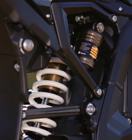 Surron Ultra Bee HP – výkon 21 kW, max. rychlost 90 km/h