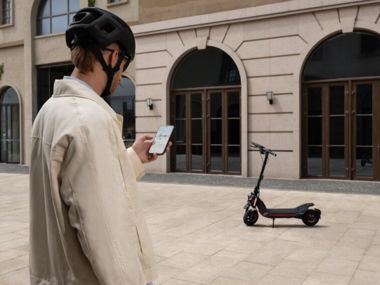 Elektrická koloběžka Segway ZT3 Pro E