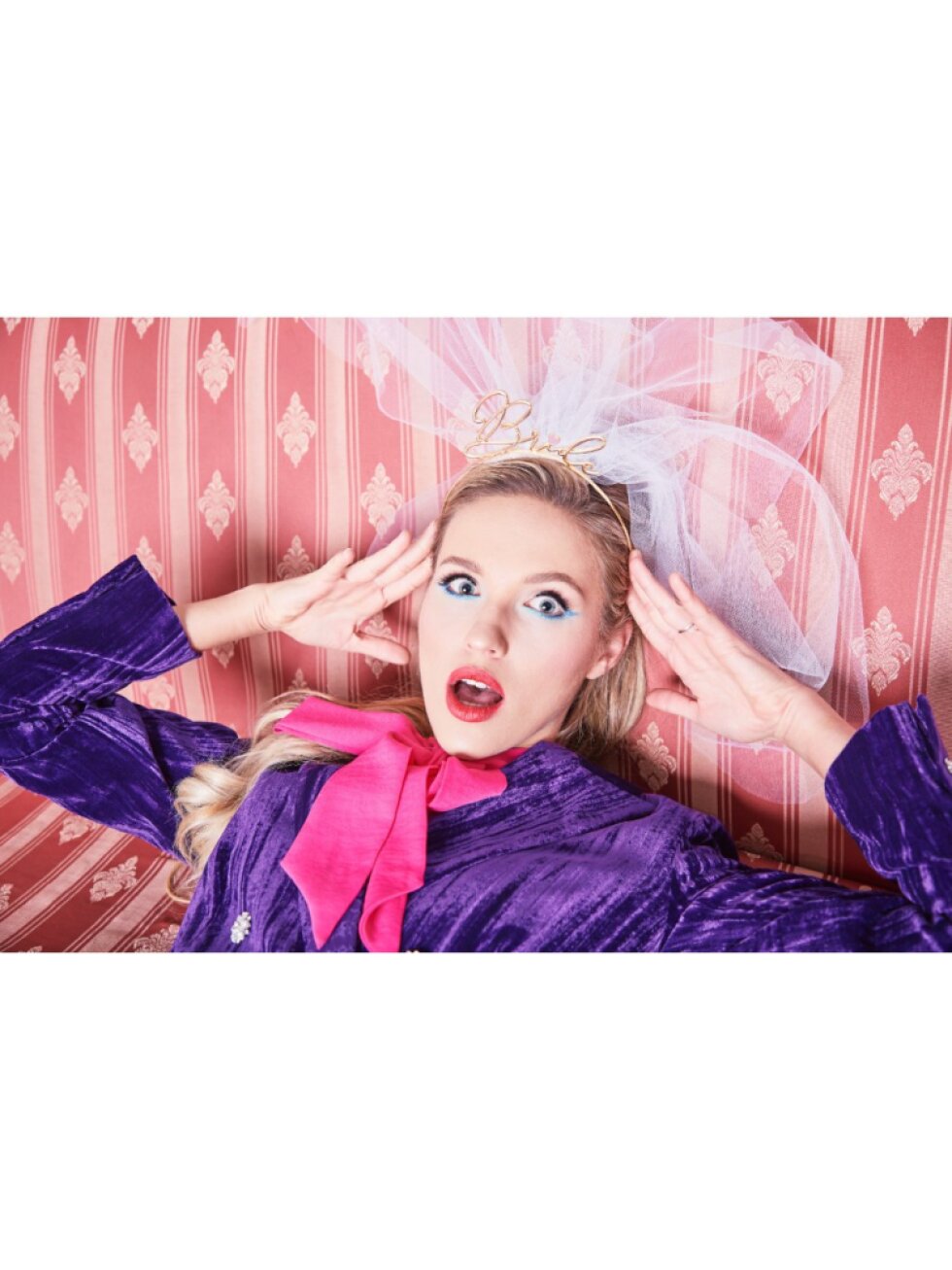 Zlatá čelenka Bride se závojem – rozlučka