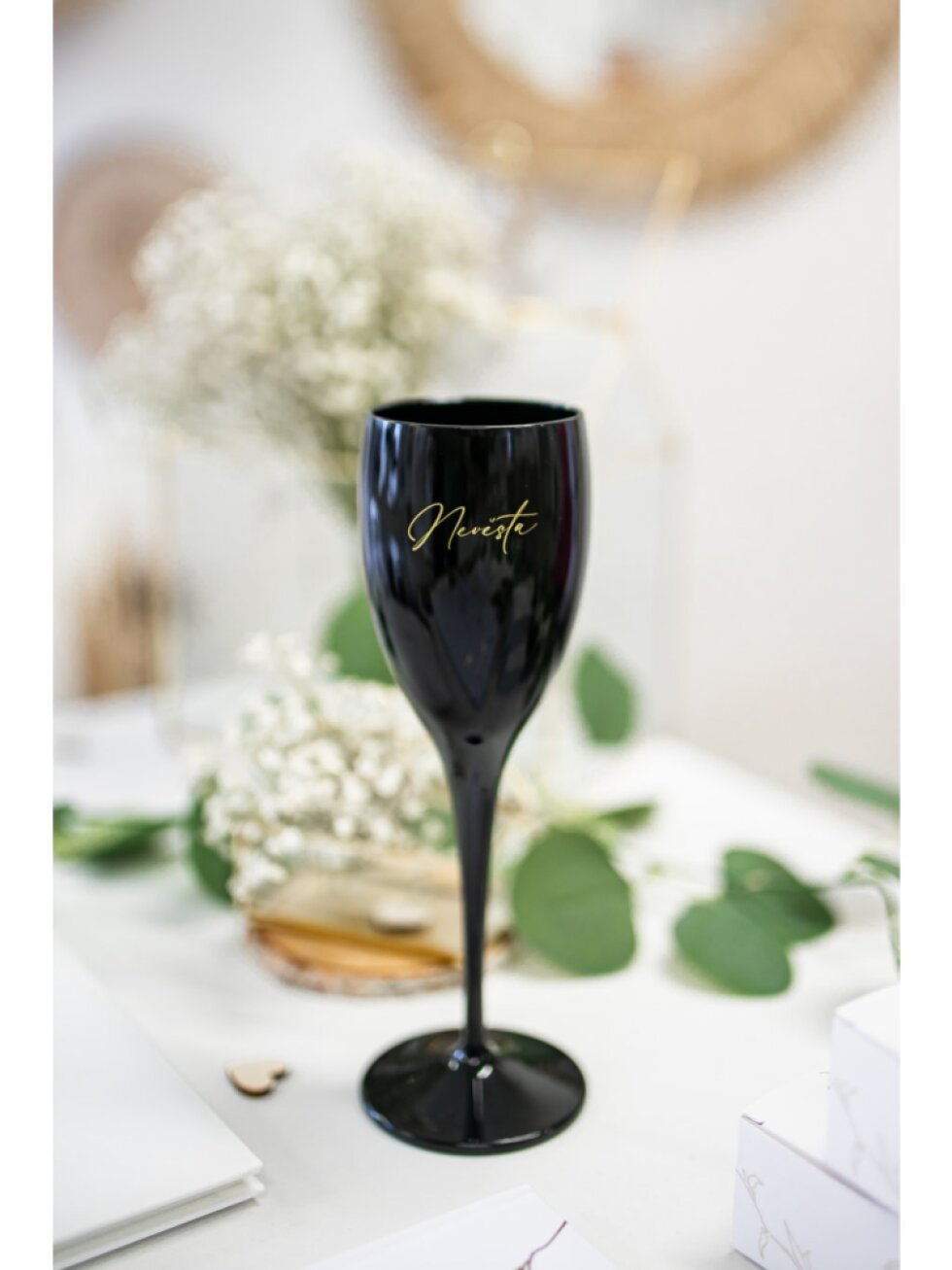 Plastová sklenička černá pro nevěstu na rozlučku