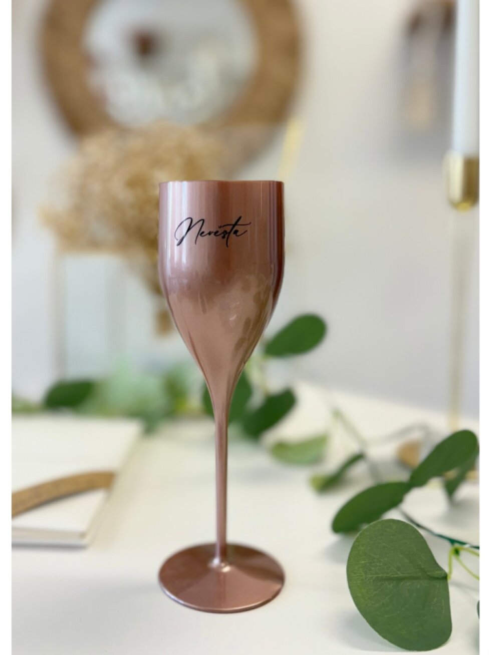 Plastová sklenička rosegold pro nevěstu na rozlučku