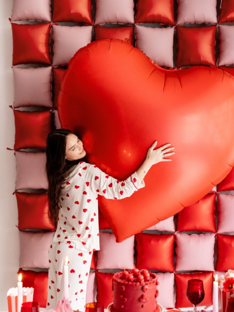 Fóliový balon srdce XXL červené – 136 × 129 cm