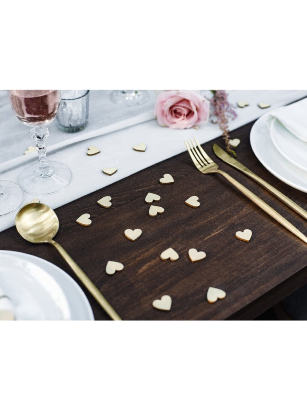 Dřevěné konfety srdíčka – dekorace na rozlučku i svatbu