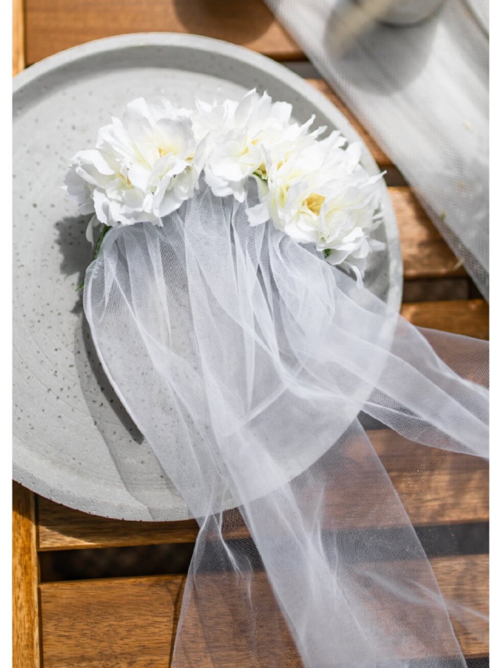 Bohatá čelenka se závojem pro nevěstu na rozlučku