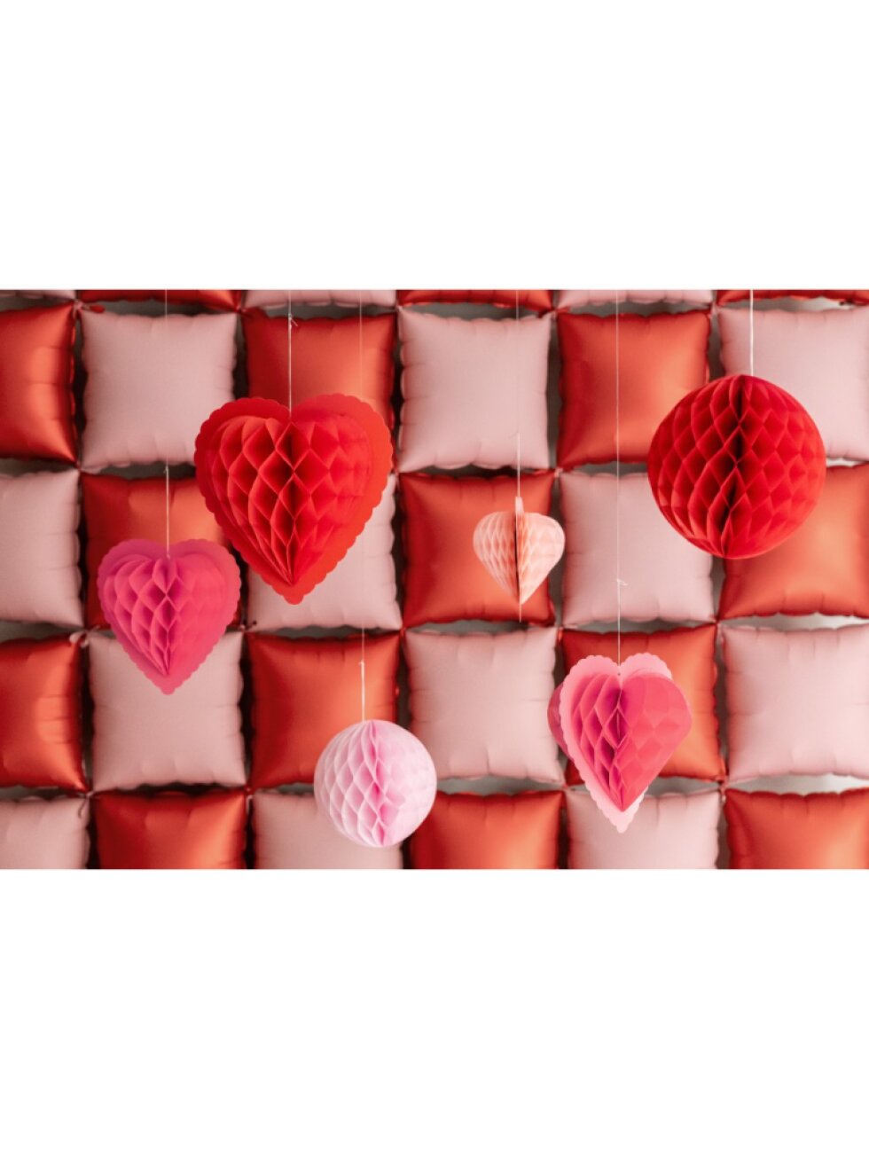 Dekorace papírové honeycomb srdce – mix barev 20–30 cm (3 ks)