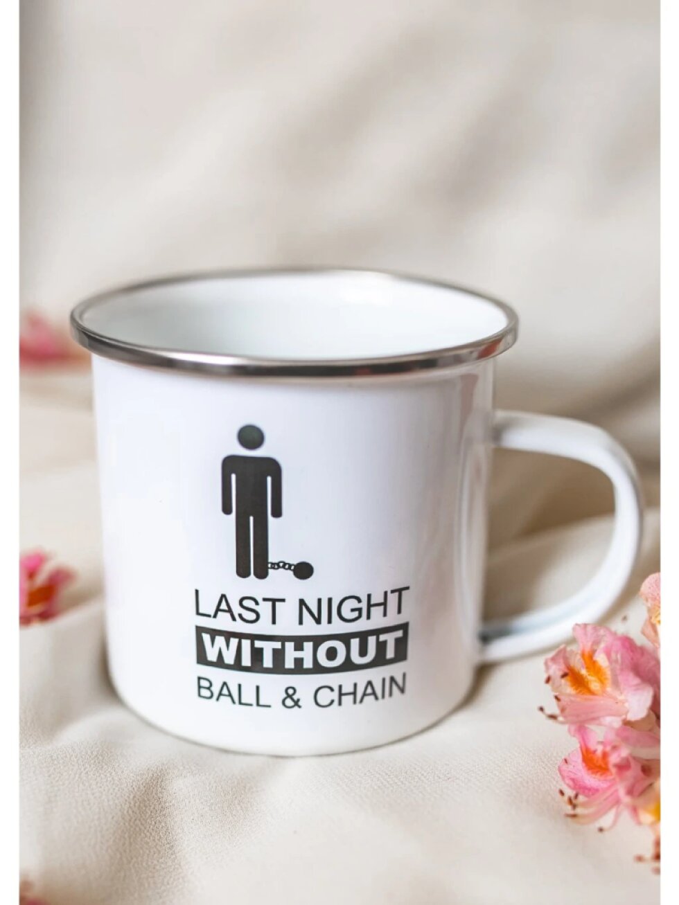 Bílý plecháček - Ball and chain