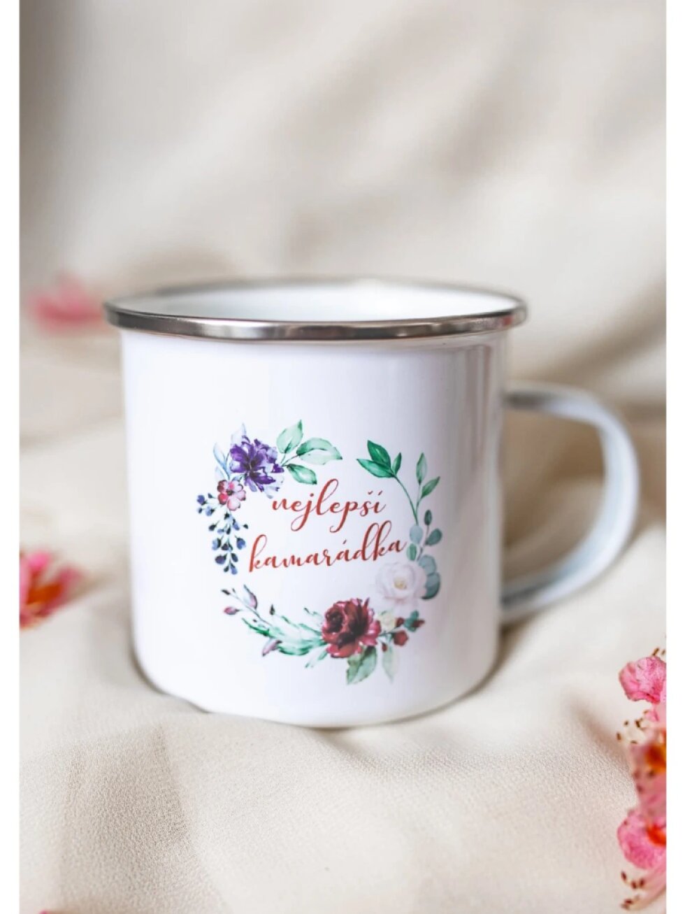 Bílý plecháček - Nejlepší kamarádka růže