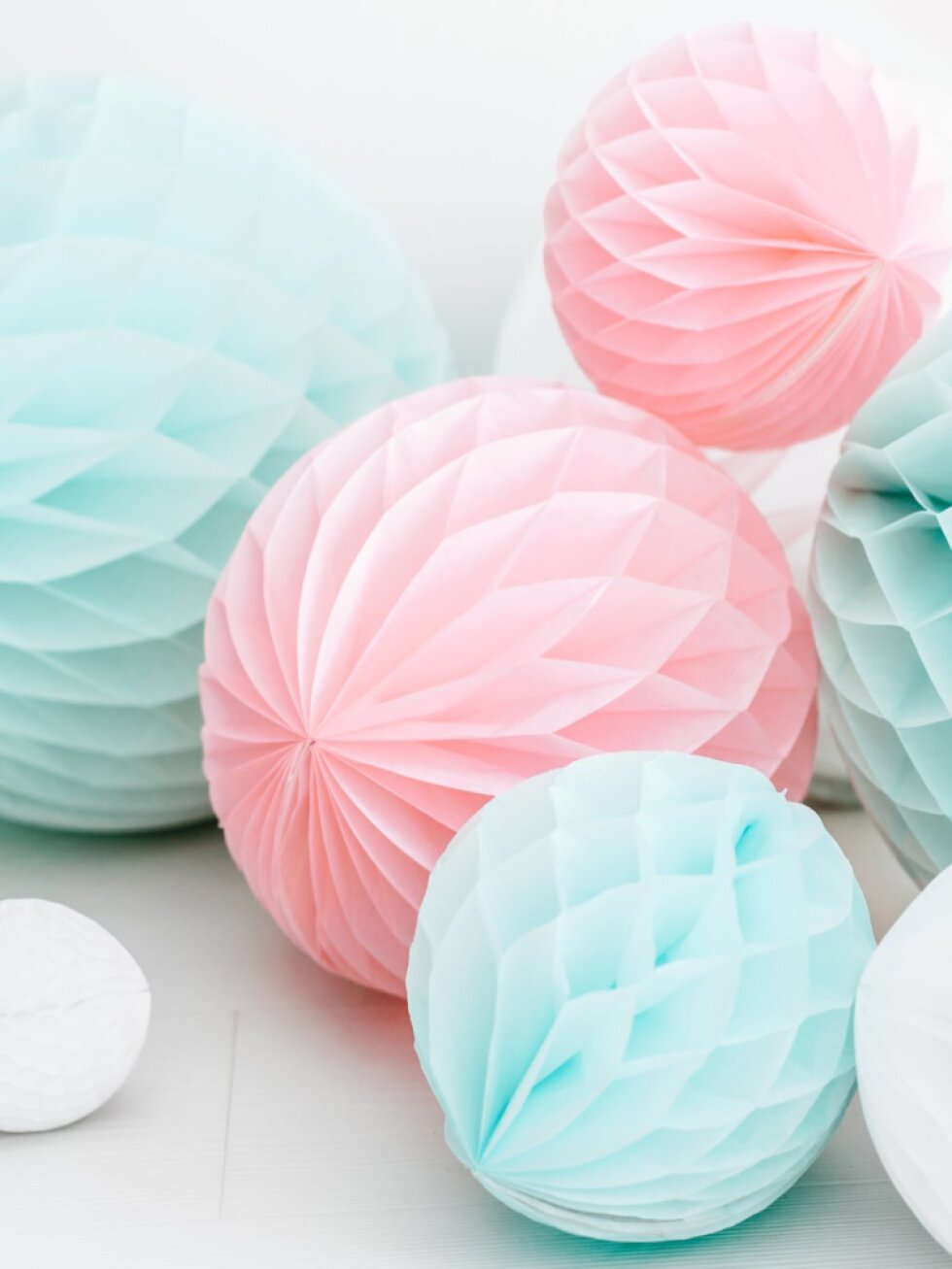 Papírová koule (tissue pom pom) růžová – 20 cm