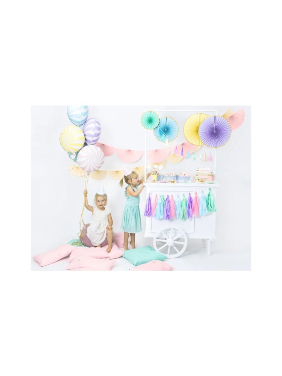 Rozety světle růžové – závěsná dekorace na oslavu