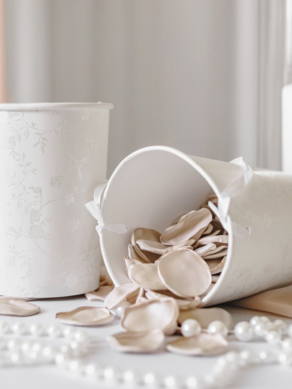 Okvětní lístky béžové