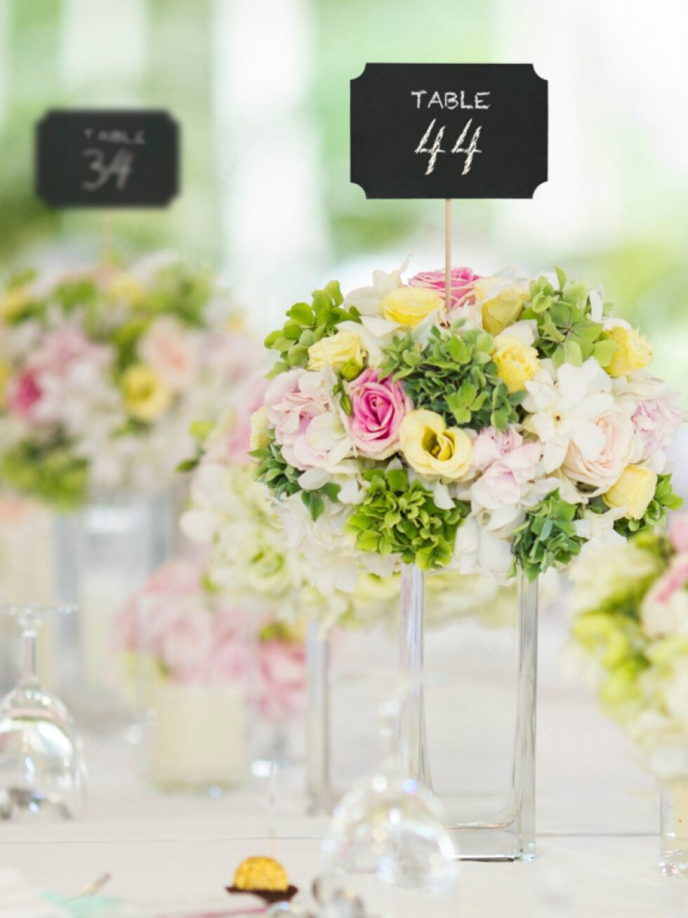 Tabulky na číslování stolů – svatební dekorace