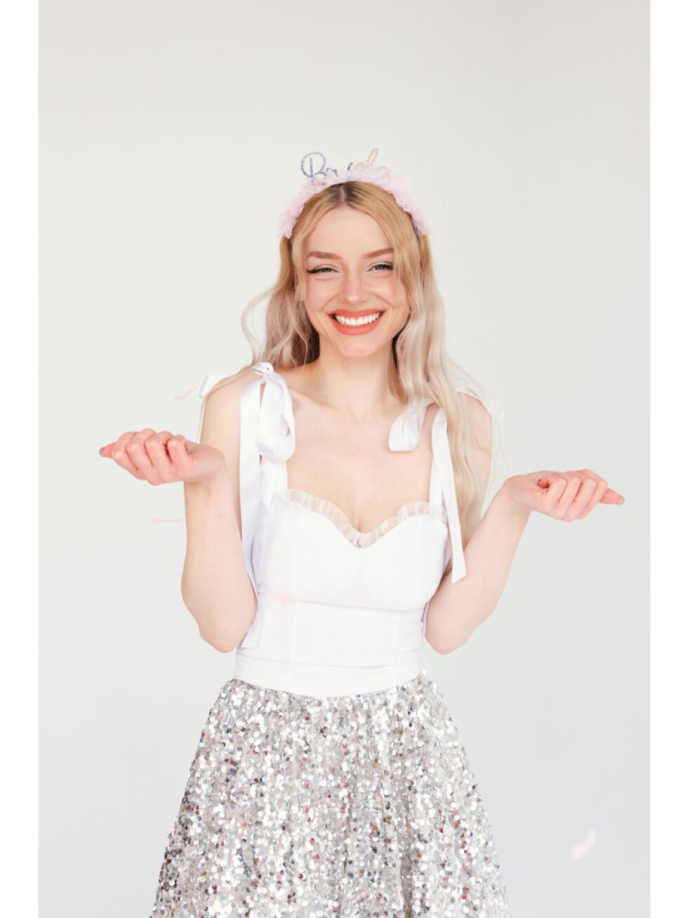 Čelenka Bride s růžovým volánkem na rozlučku