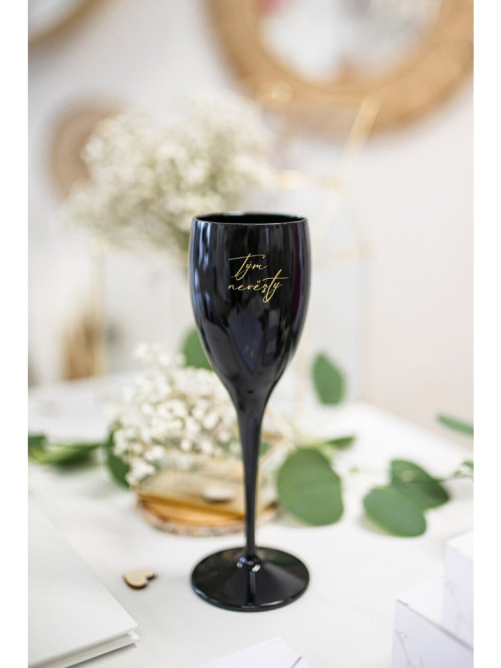 Plastová sklenička černá pro tým nevěsty na rozlučku