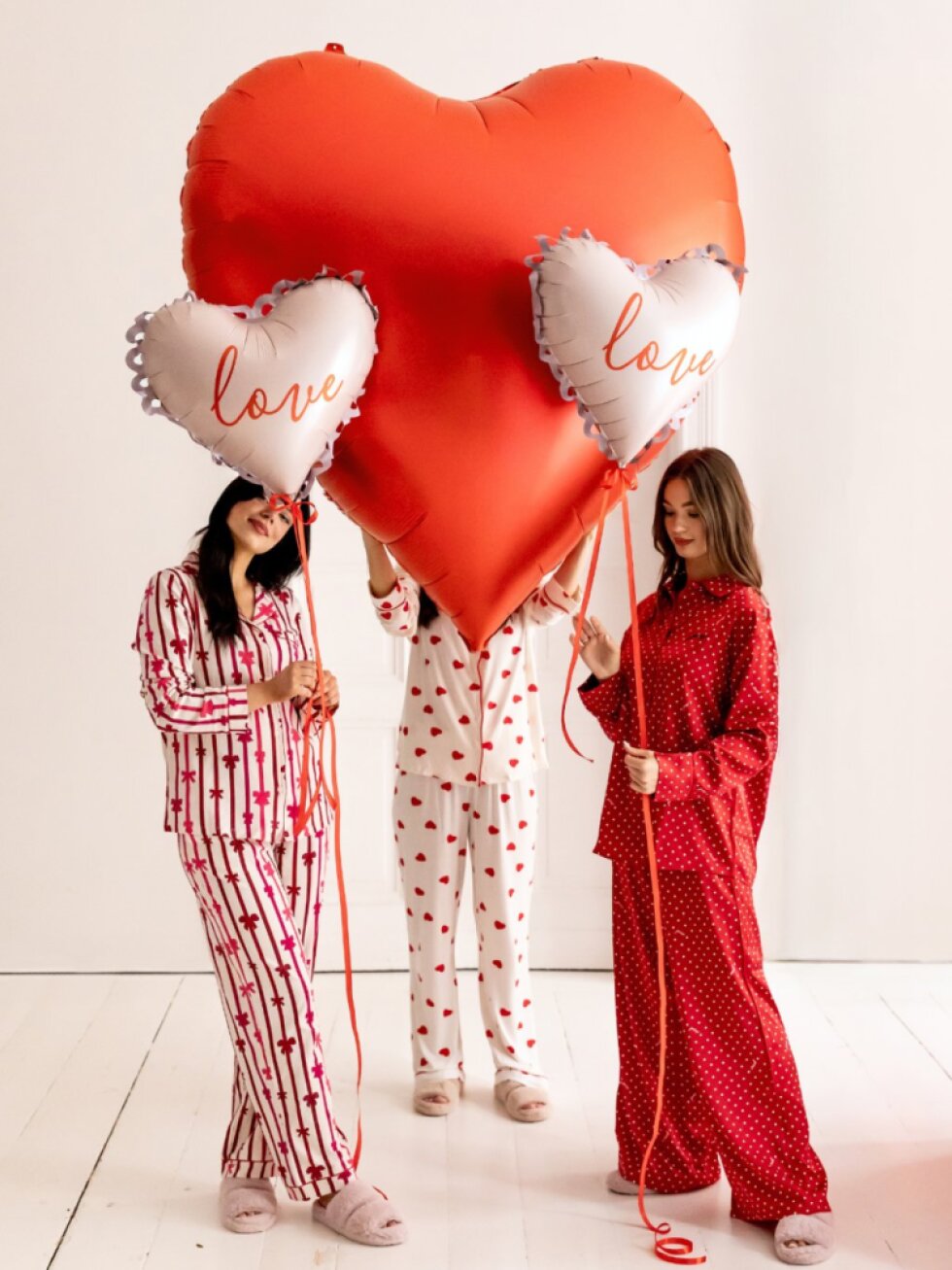 Fóliový balon srdce – mix barev 91 × 85 cm