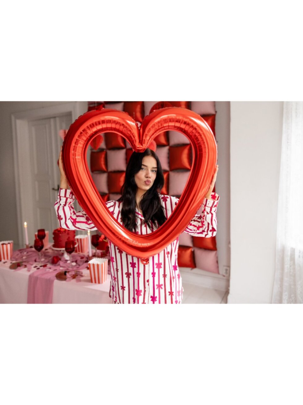 Fóliový balon srdce – rám 86 × 83,5 cm červený