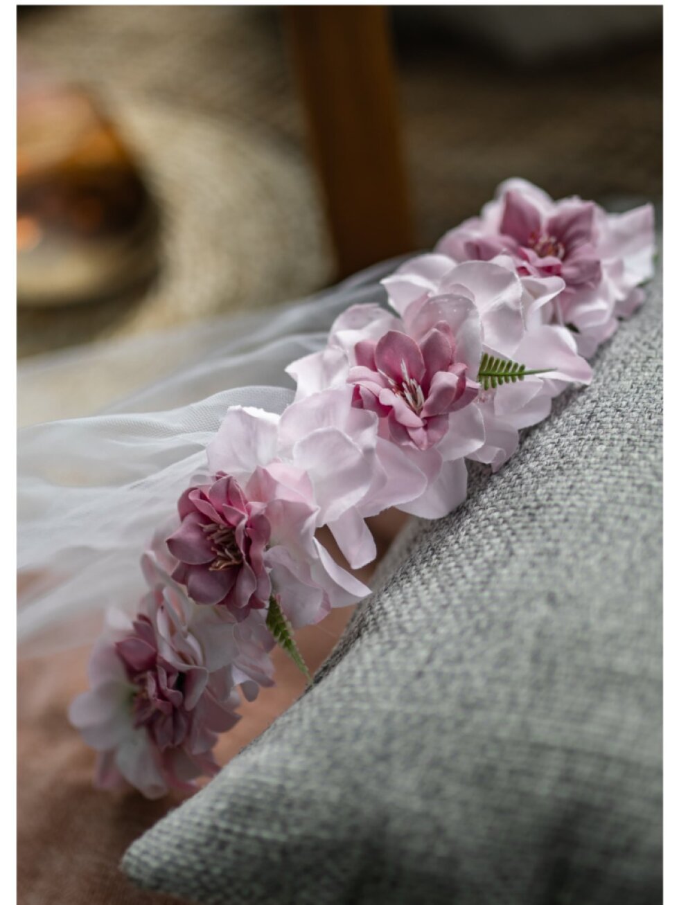 Bohatá čelenka s pinetkami