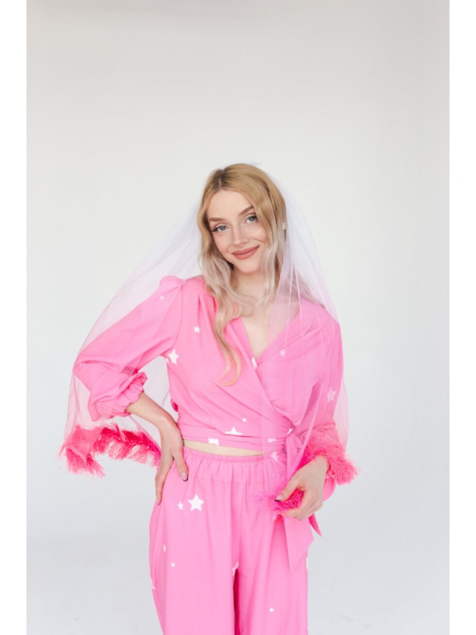 Ombre závoj s růžovými třásněmi – na rozlučku