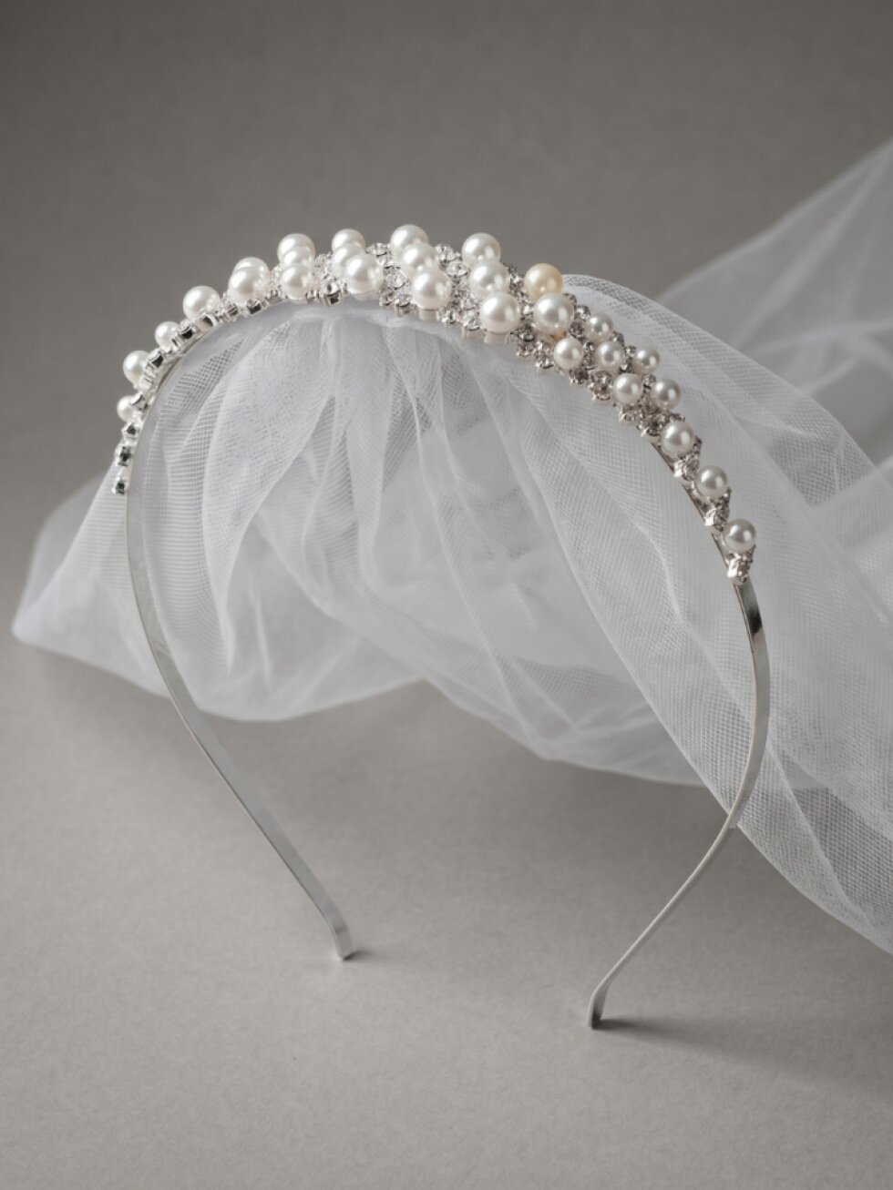 Perličková čelenka se závojem