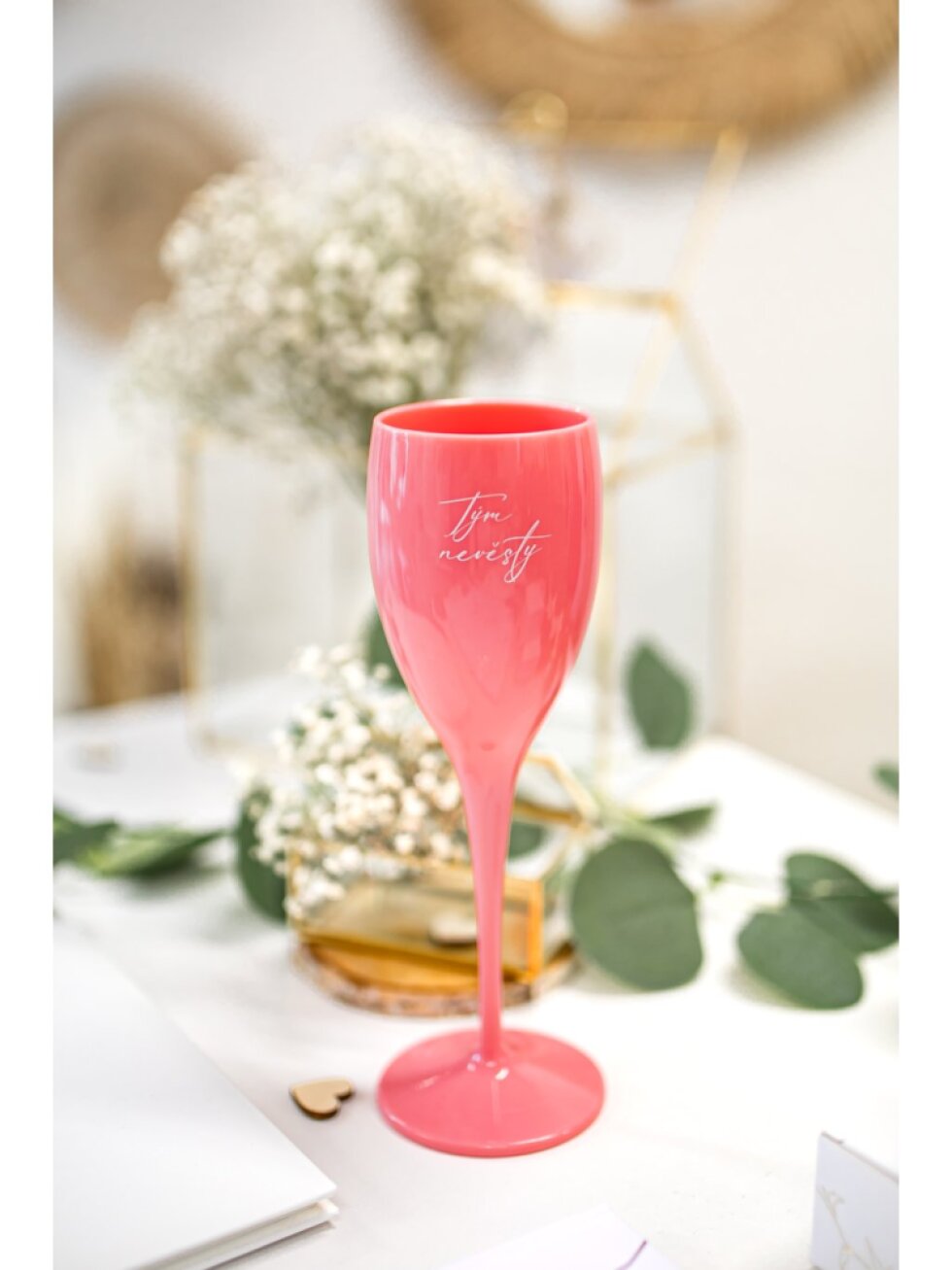 Plastová sklenička růžová pro tým nevěsty na rozlučku