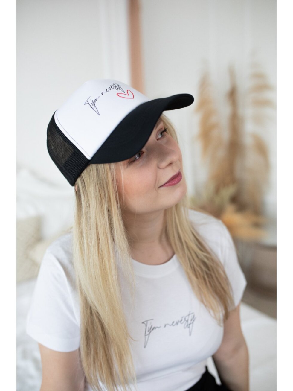 Černo-bílá kšiltovka - Nevěsta