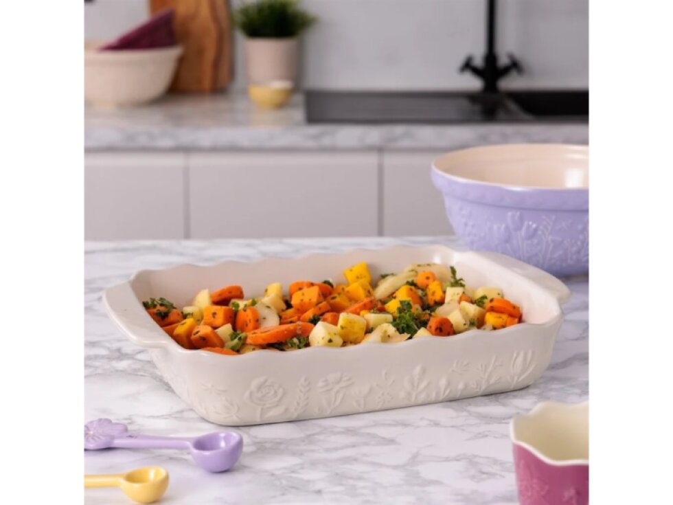 Kameninová zapékací mísa In the Meadow 33 × 23 cm krémová