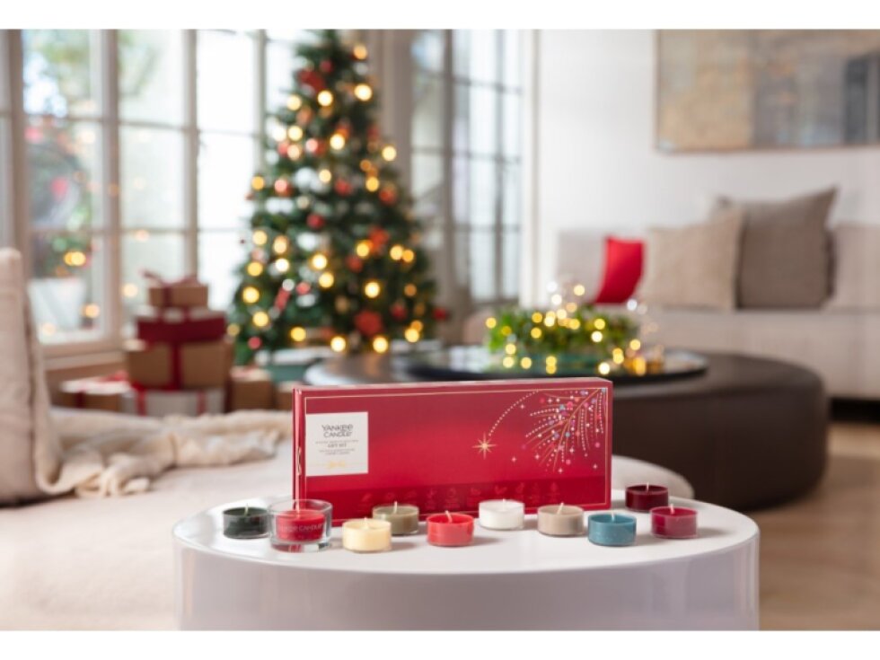 Yankee Candle Vánoční dárková sada 10 čajových svíček + svícen