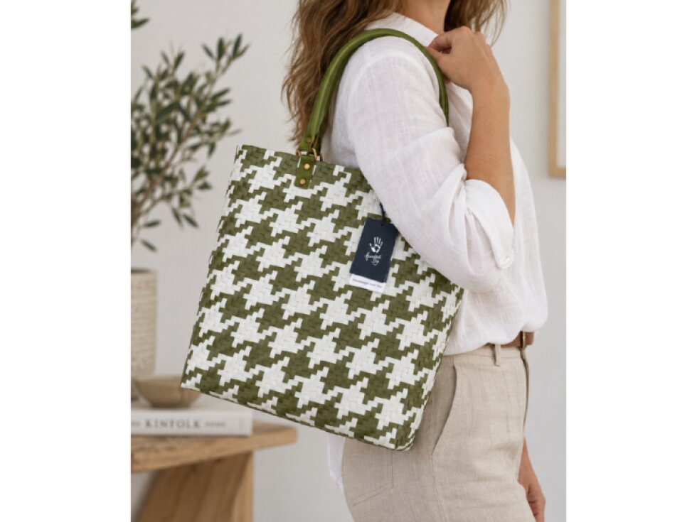 Handed By MAYFAIR XS ručně pletená taška 27 × 12 × 32 cm, olive/champagne